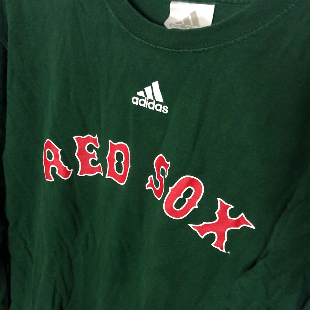 old school Red Sox shirt 🧦